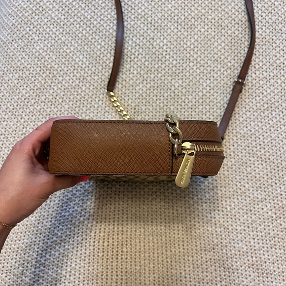 Michael Kors purse in great condition - Picture 5 of 11